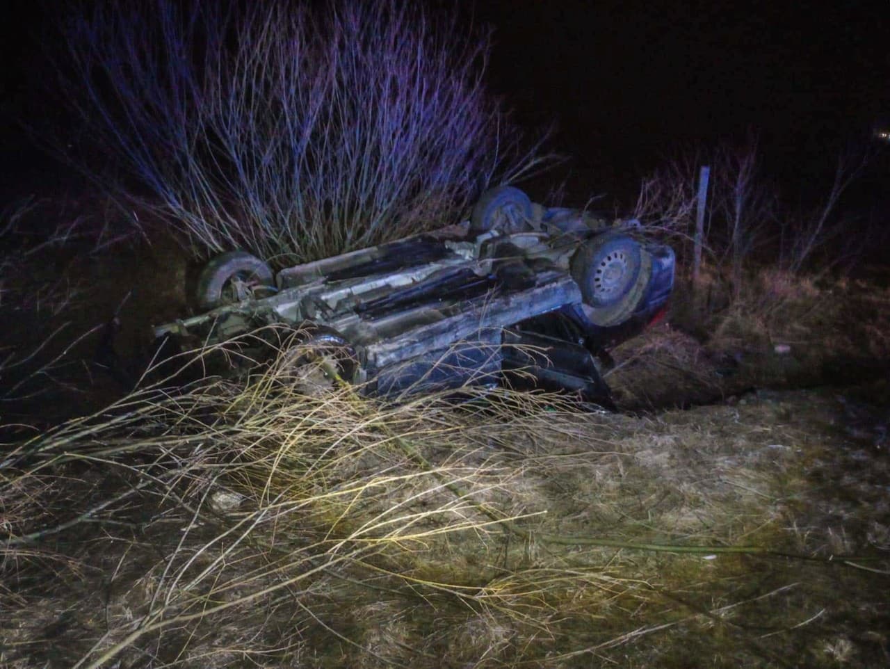 Šialená jazda na Spiši: Tínedžer bez vodičáku skončil na streche