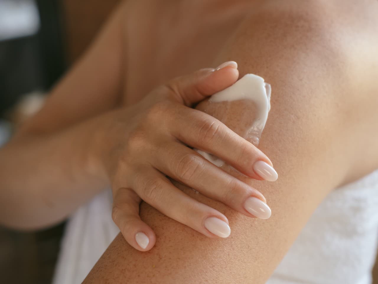 Žena sa po použití maste z internetu zmenila na hada