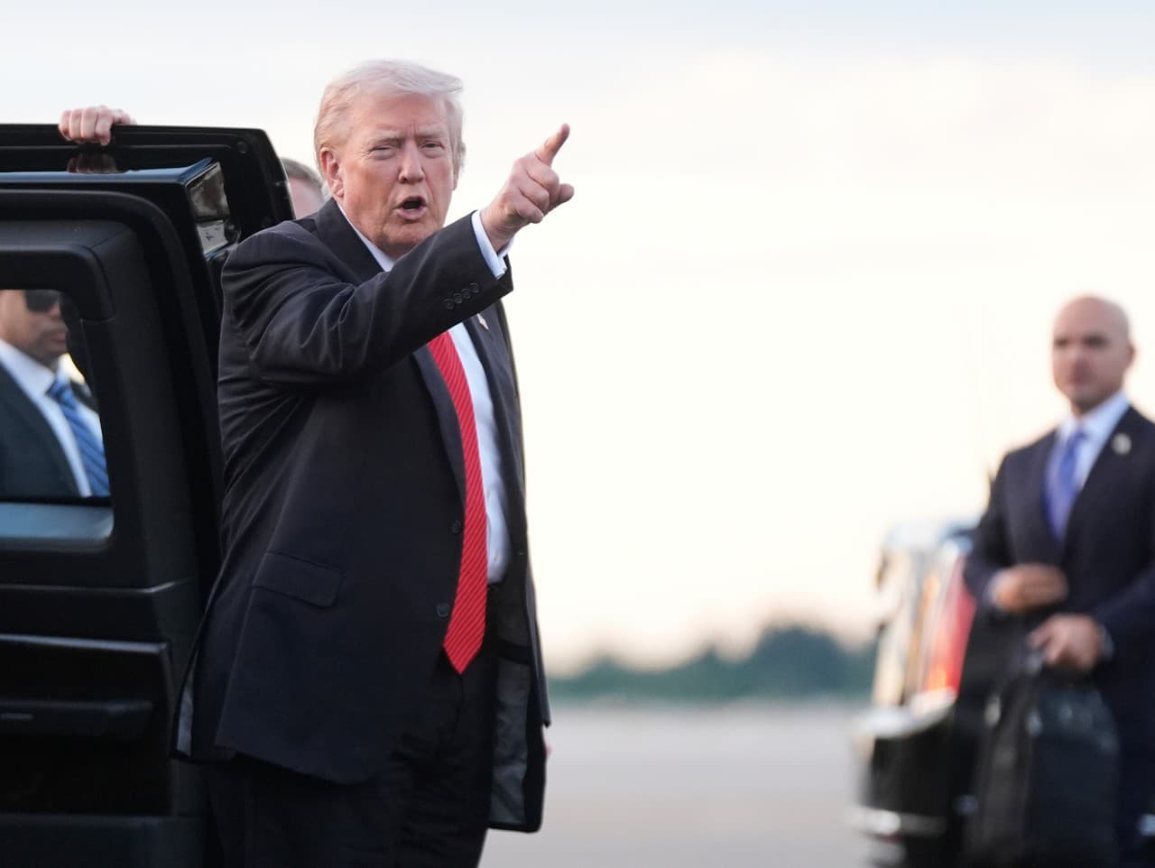 Trump varuje Madura: Vojna s Venezuelou nie je na programe dňa