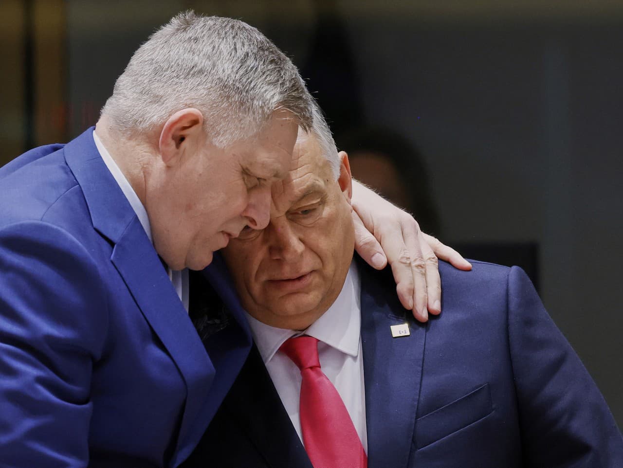 Maďarský politik odhaľuje: Orbán mohol pomôcť Ficovi utiecť