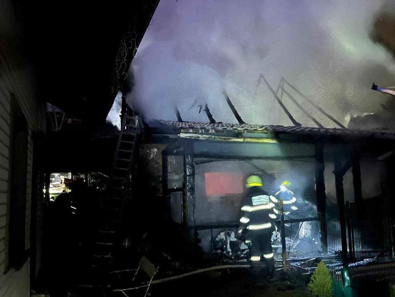 Výbuch v Žiline: Traja zranení po explózii rodinného domu