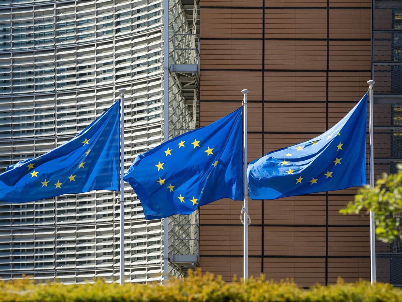 Európska komisia plánuje trvalý zákaz dovozu ruskej ropy