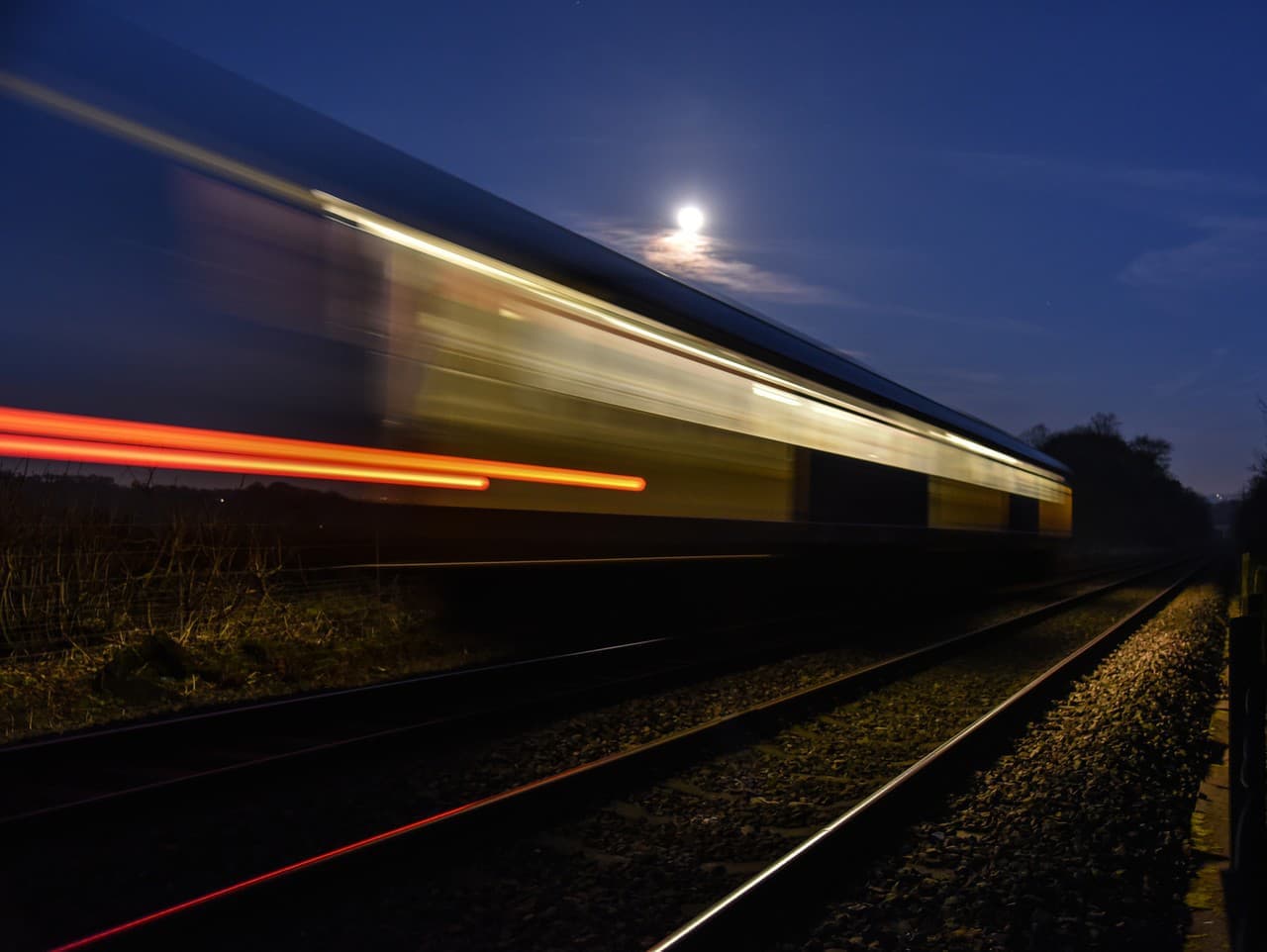 Študent vyhodený z vlaku: ZSSK reaguje na pobúrenie verejnosti