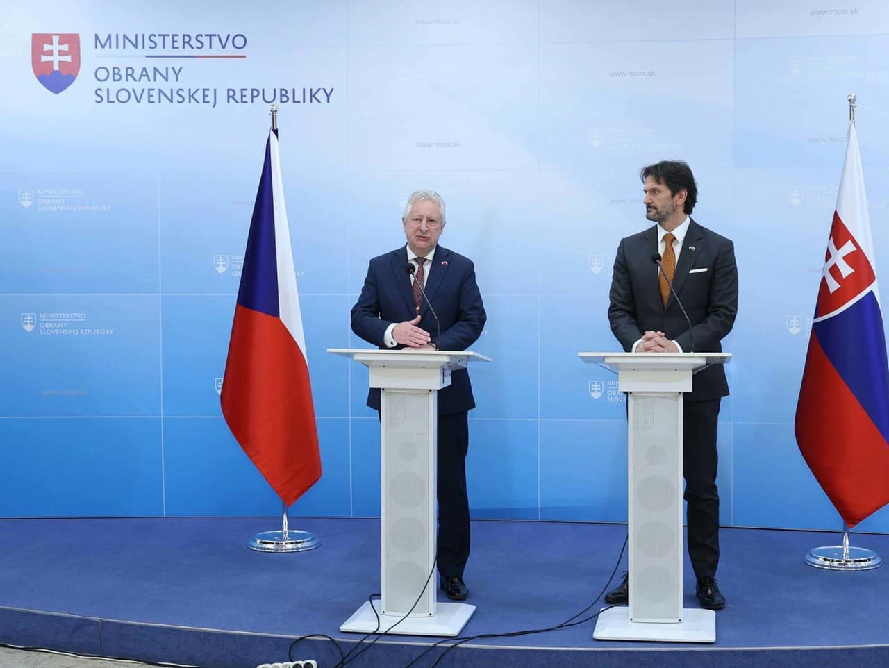 Slovensko a Česko posilňujú obranný priemysel a spoluprácu