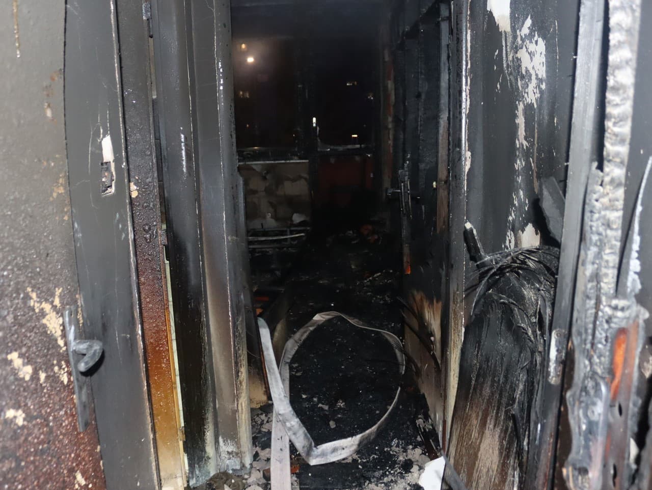 Požiar v Dúbravke: Bývalá ubytovňa v plameňoch, nikto sa nezranil