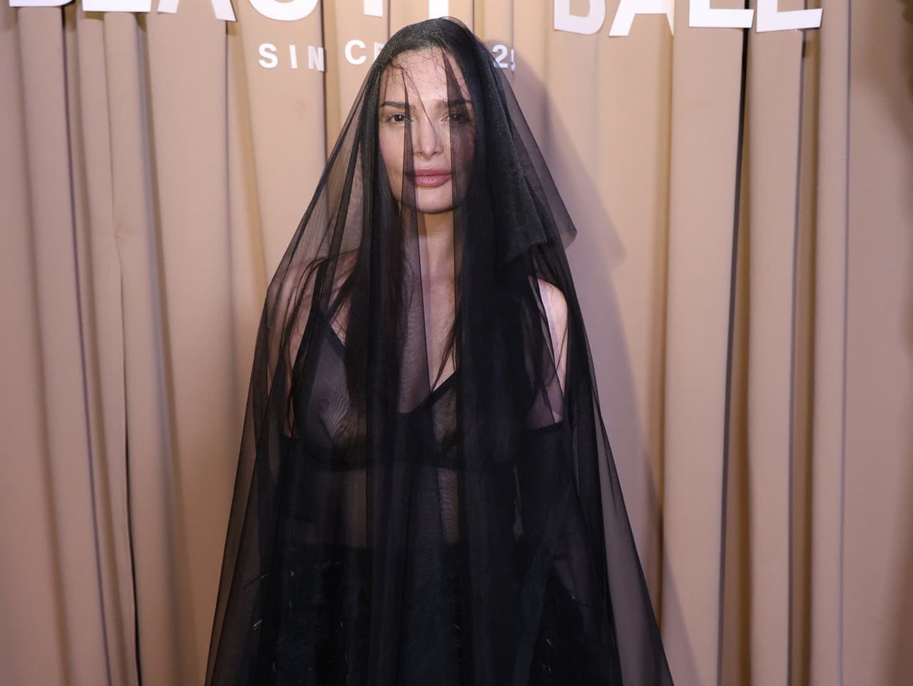 Veronika Vágnerová šokovala odvážnou róbou na Beauty Balle