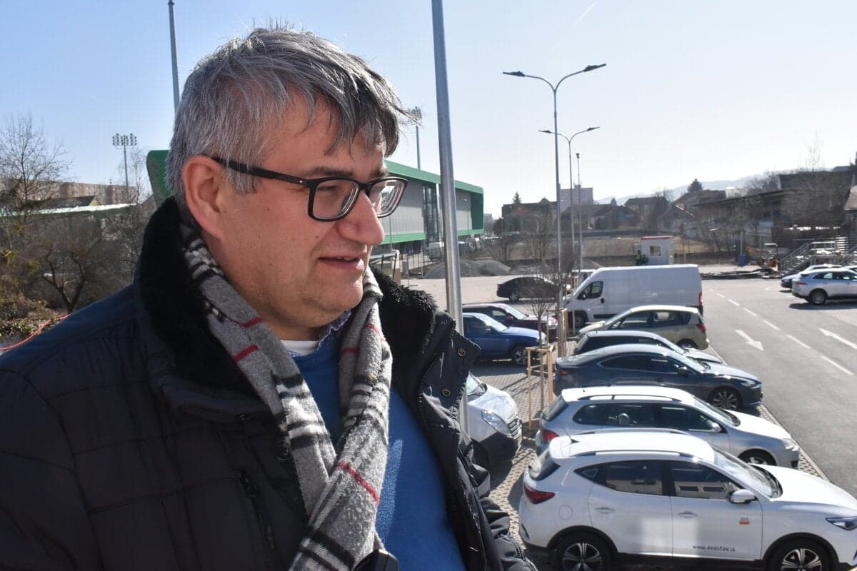 Mochnacký sa lúči so štadiónom, politická budúcnosť v nedohľadne