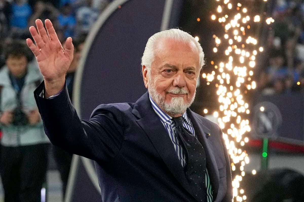 De Laurentiis označil štadión Neapola za smetisko, volá po modernizácii