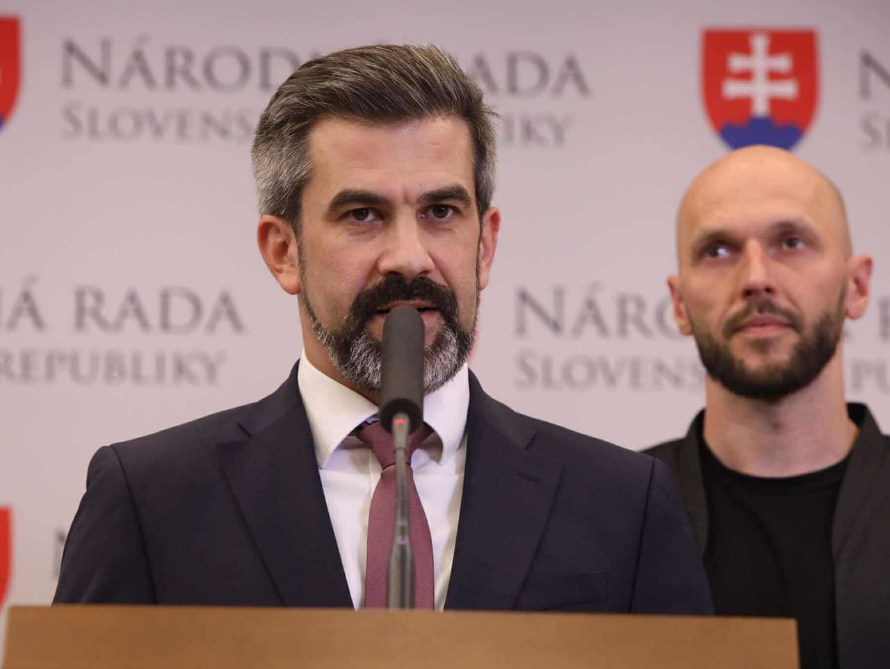 Pochybnosti o nákupoch ministerstiev: PS žiada vysvetlenie