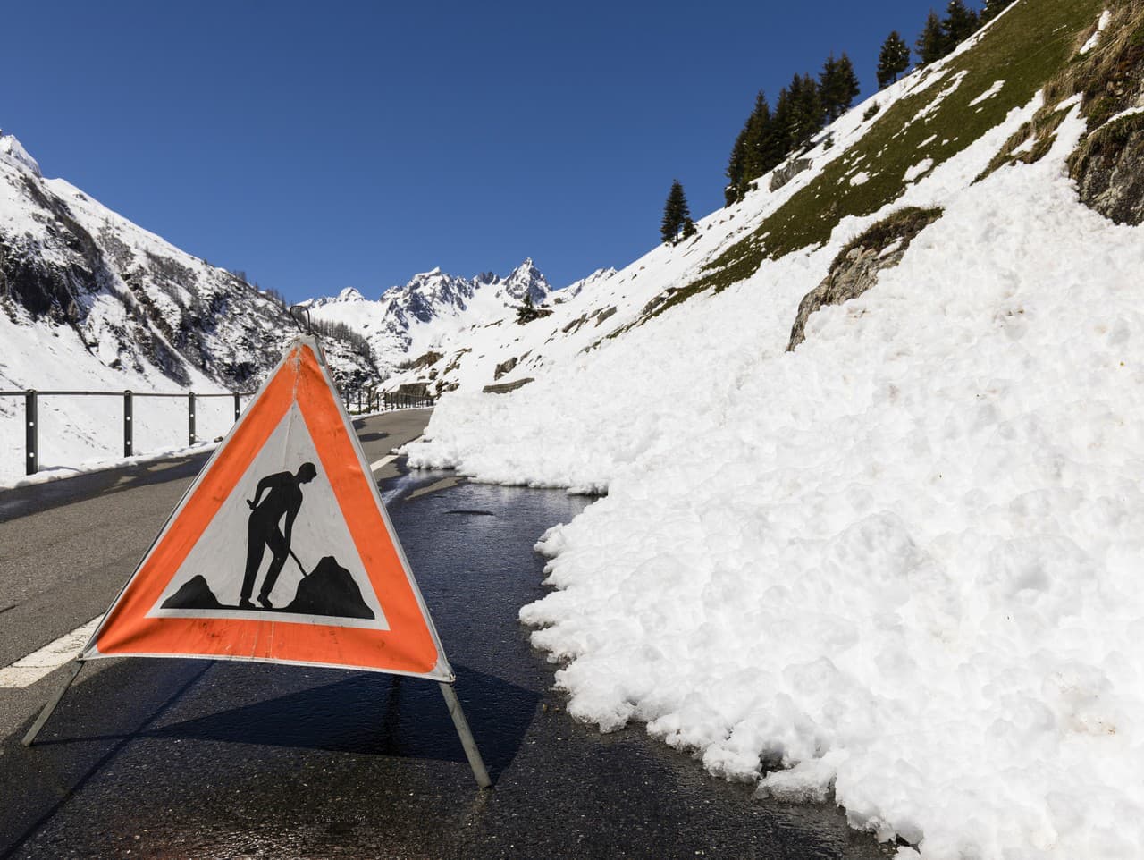 V Tatrách pretrváva malé lavínové nebezpečenstvo