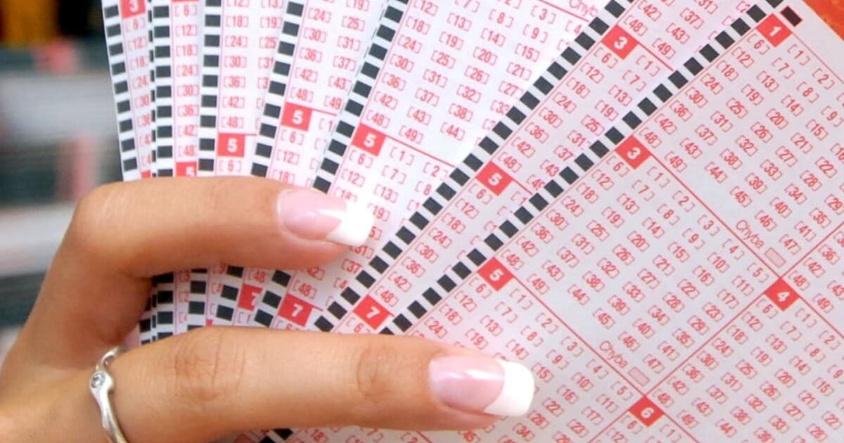 Spor o jackpot: Zamestnanec kúpil tikety a vyhral 12,8 milióna dolárov