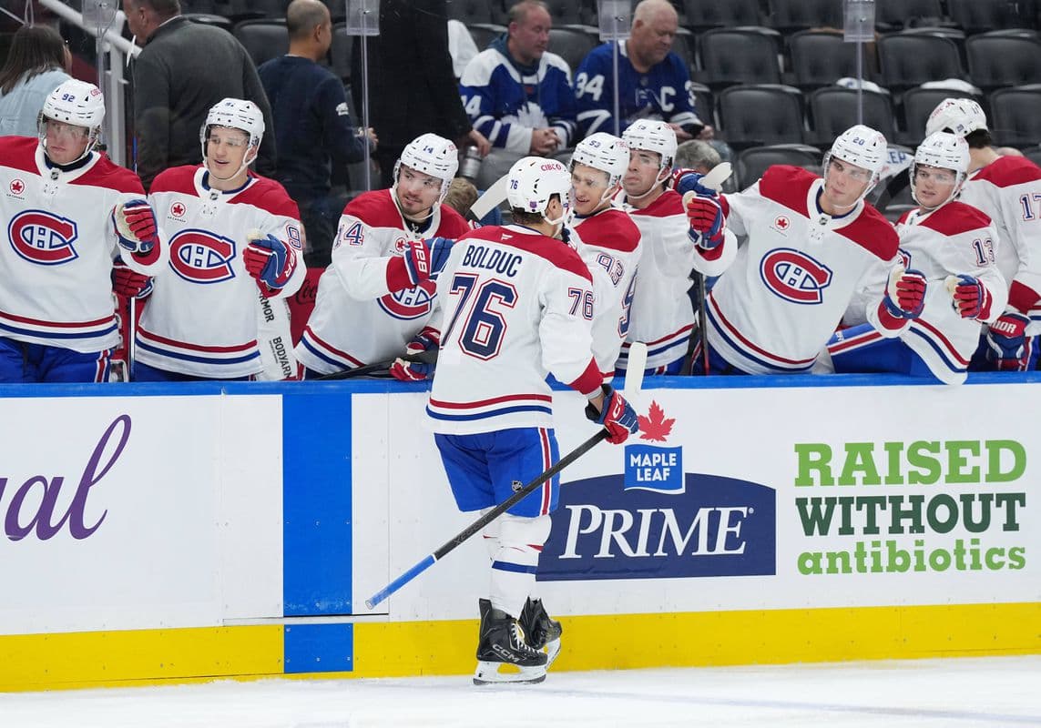 Juraj Slafkovský opustil prvý útok, tréner Montrealu vysvetlil dôvody