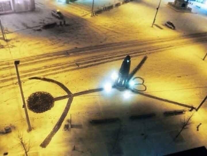 Zimná postava zo snehu: Náhoda alebo vtipný žart?