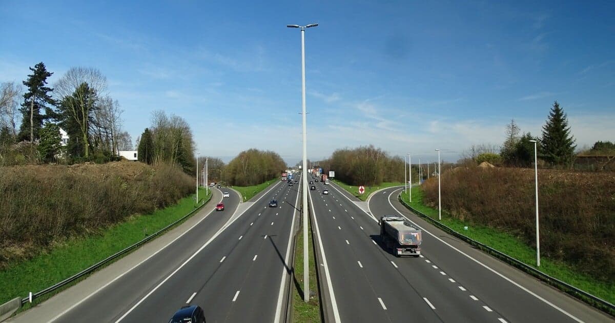 D1 pred Bratislavou: Čiastočná uzávierka a alternatívne trasy