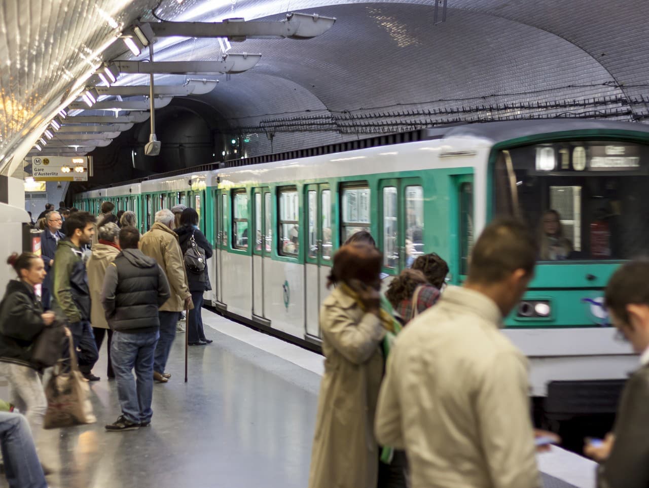 Podozrivý z útoku v Paríži mal francúzsky pas, tvrdí ministerstvo vnútra