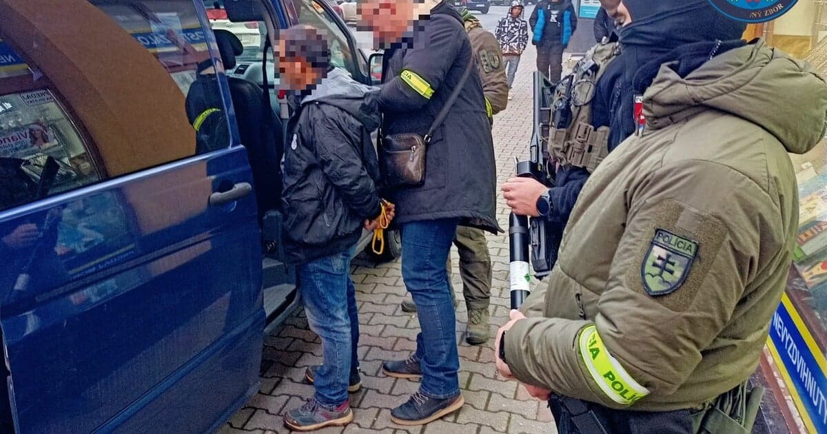 Na východe Slovenska zadržali dvojicu za obchodovanie s ľuďmi