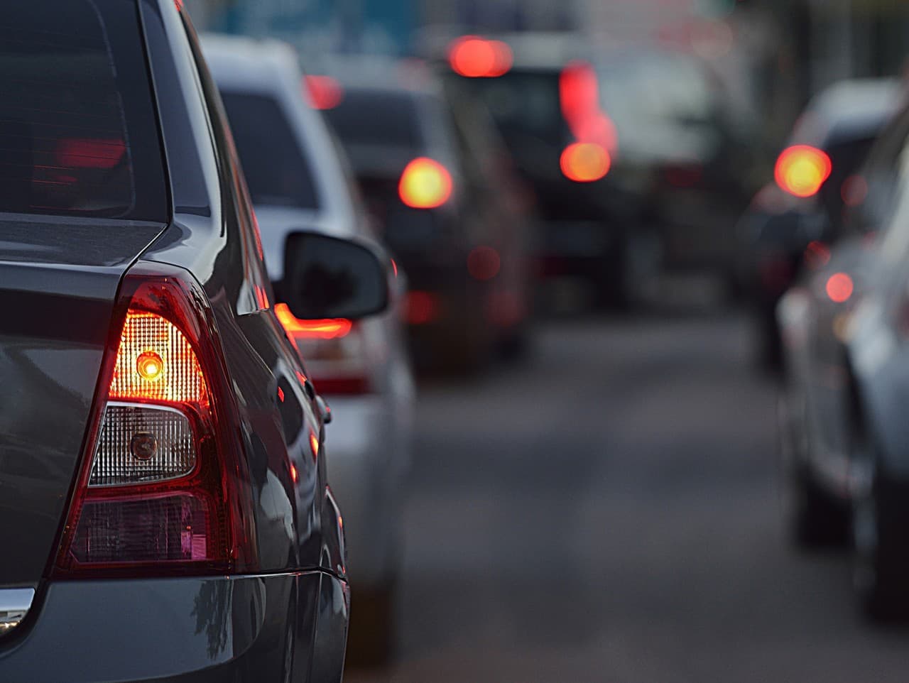 Dopravný kolaps v Bratislave: Vodiči musia počítať so zdržaním