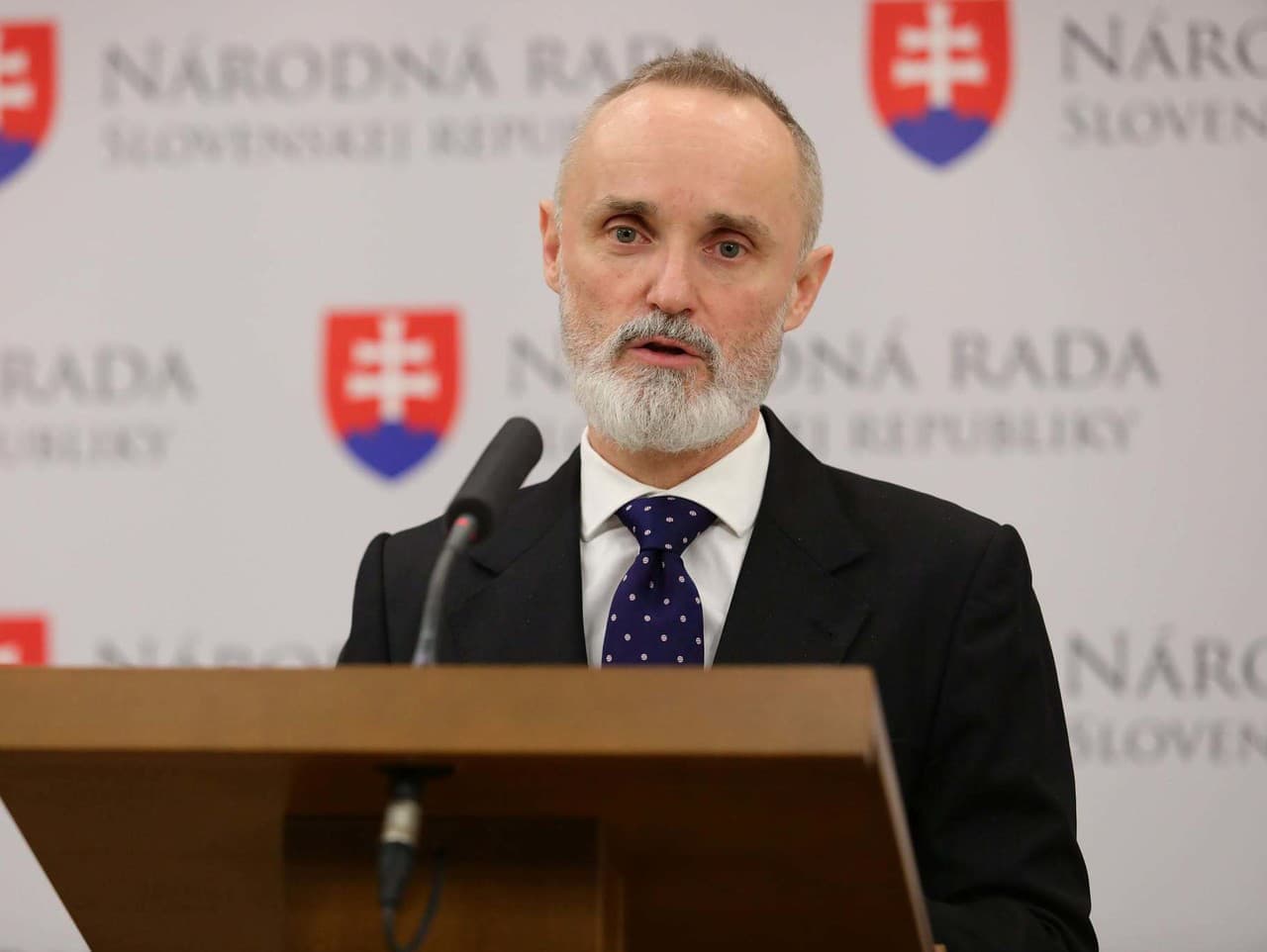 Opozícia kritizuje predraženie projektu Kukurica