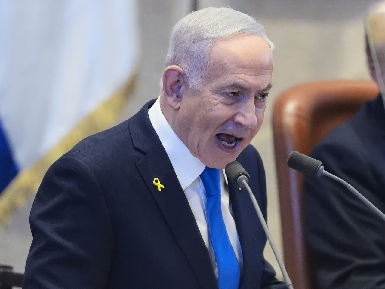 Netanjahu zosmiešňuje fámy o smrti vo videu na sociálnych sieťach