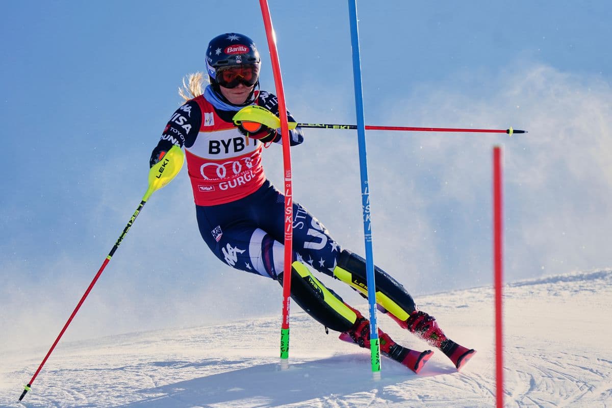 Mikaela Shiffrinová dominuje v prvom kole slalomu v Gurgli
