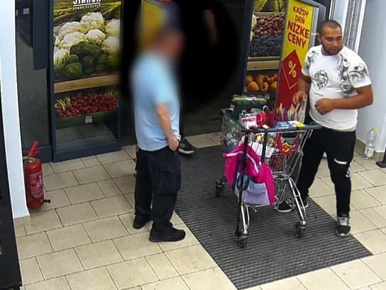 Polícia pátra po páchateľovi, ktorý okradol seniorku v Bratislave