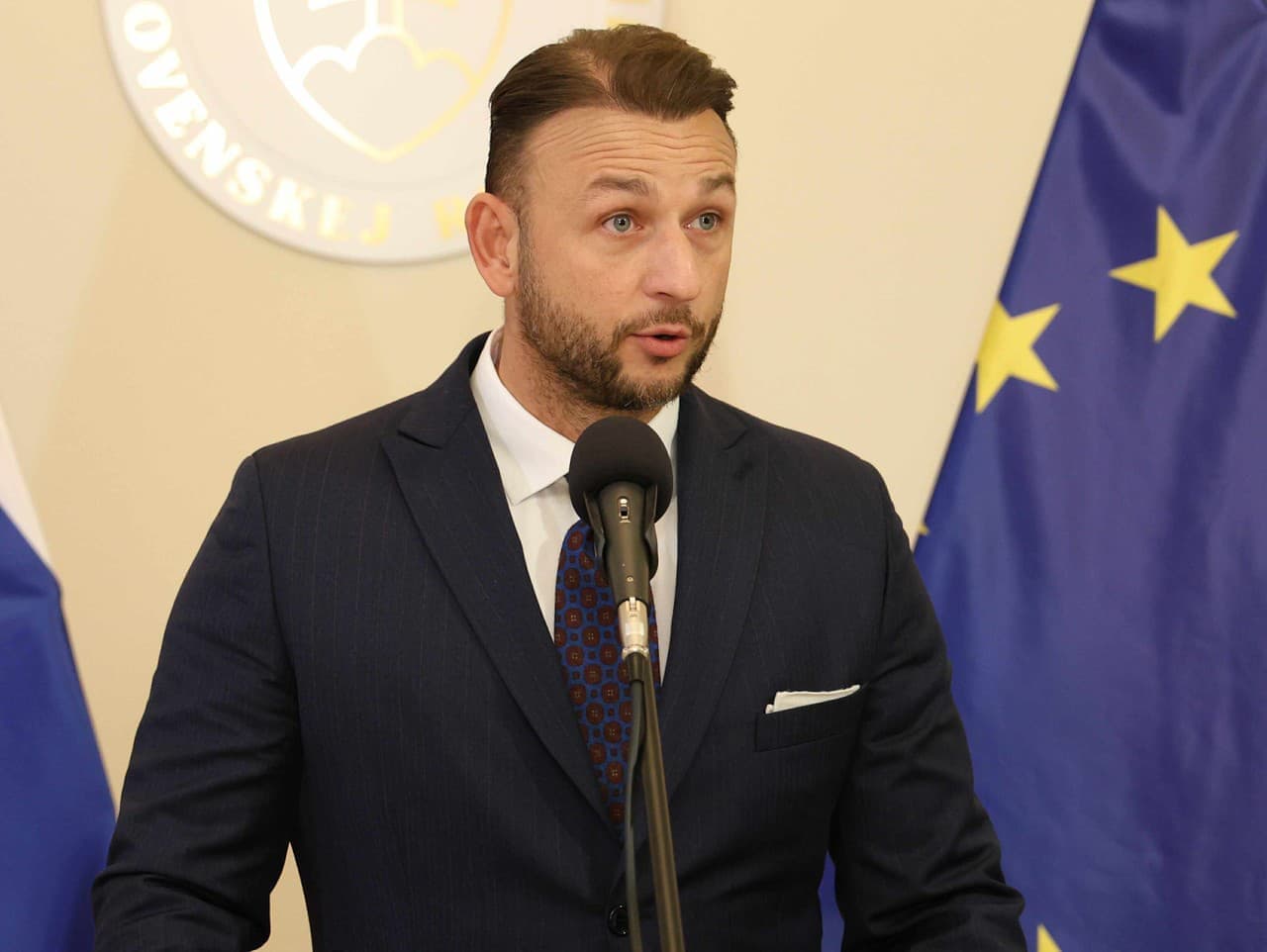 Minister Eštok kritizuje Úrad na ochranu oznamovateľov