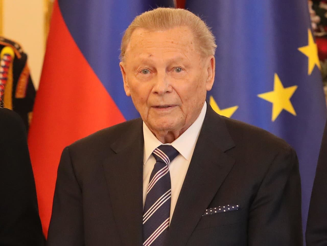 Prezident a predseda parlamentu zablahoželali Rudolfovi Schusterovi