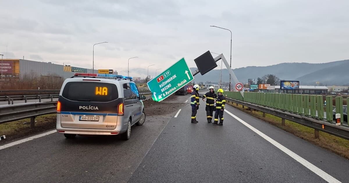 Nehoda kamiónu uzavrela cestu R1 pri Banskej Bystrici