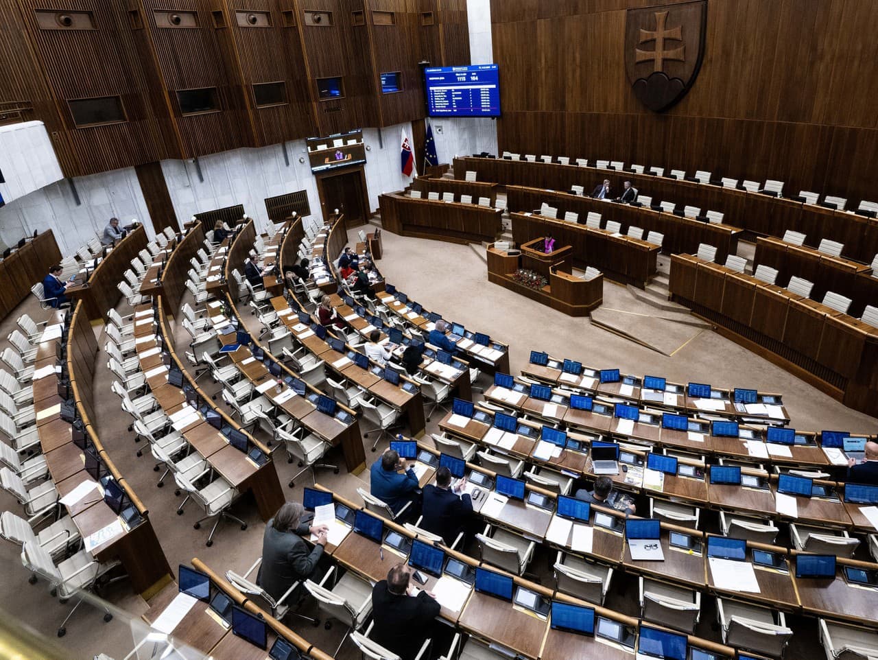 Parlament zamietol odvolania ministrov: Opozícia neuspela