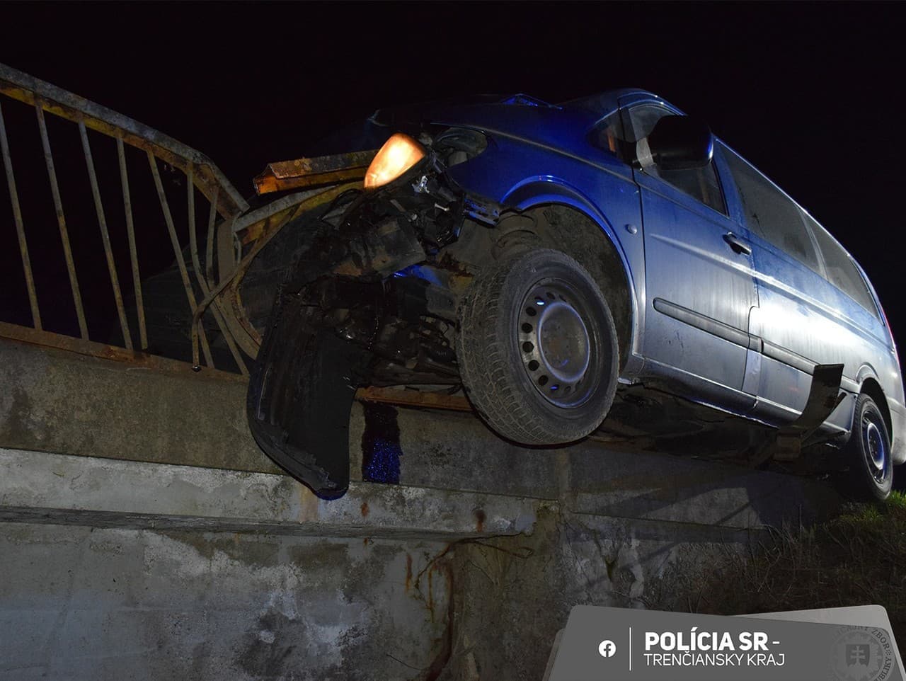 Opitý vodič narazil do mosta: Policajti zasahovali v Rybanoch