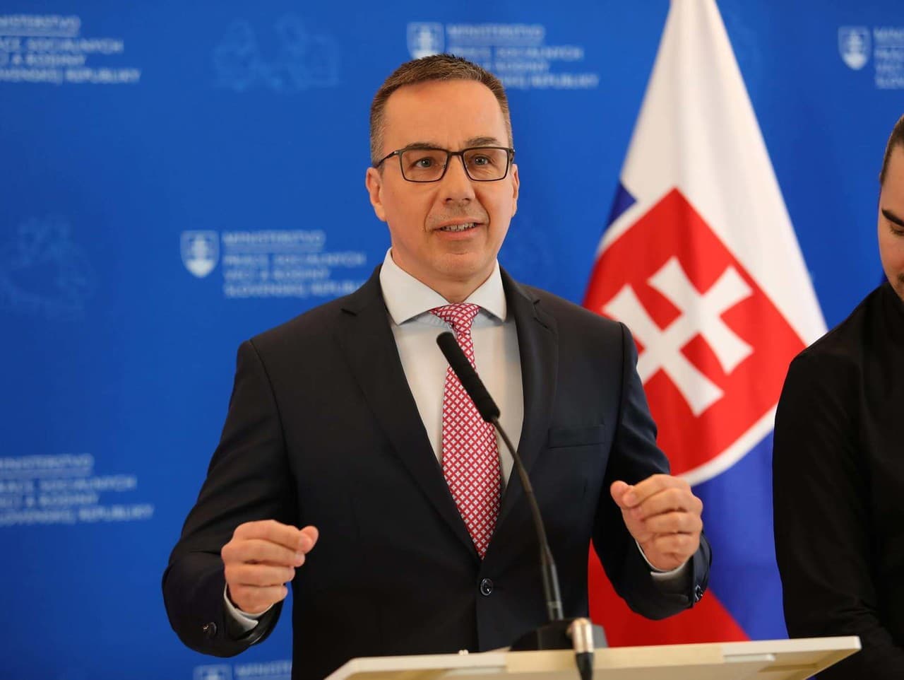 Minimálna mzda na Slovensku mieri k tisícke: Rastieme smerom nahor