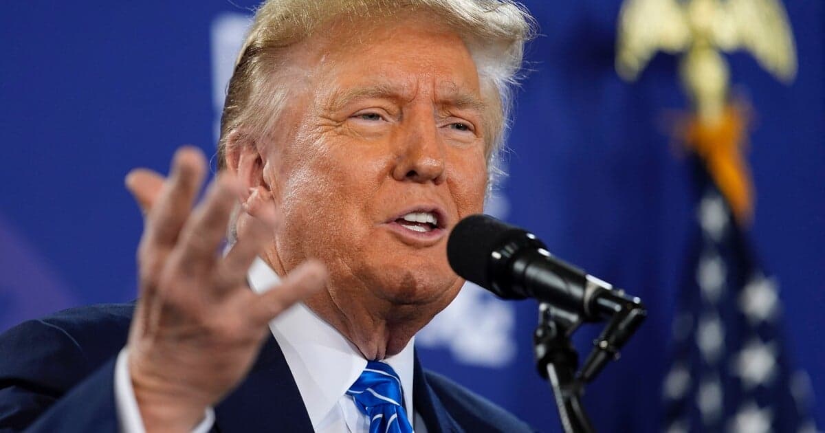 Francúzsko žiada NATO o cvičenie v Grónsku, Trump hrozí clami