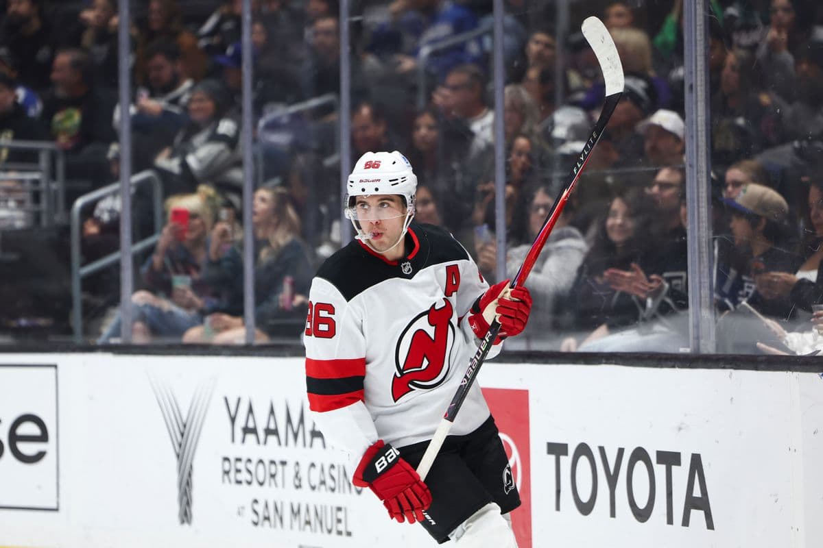 Jack Hughes chýba kvôli bizarnému zraneniu počas večere