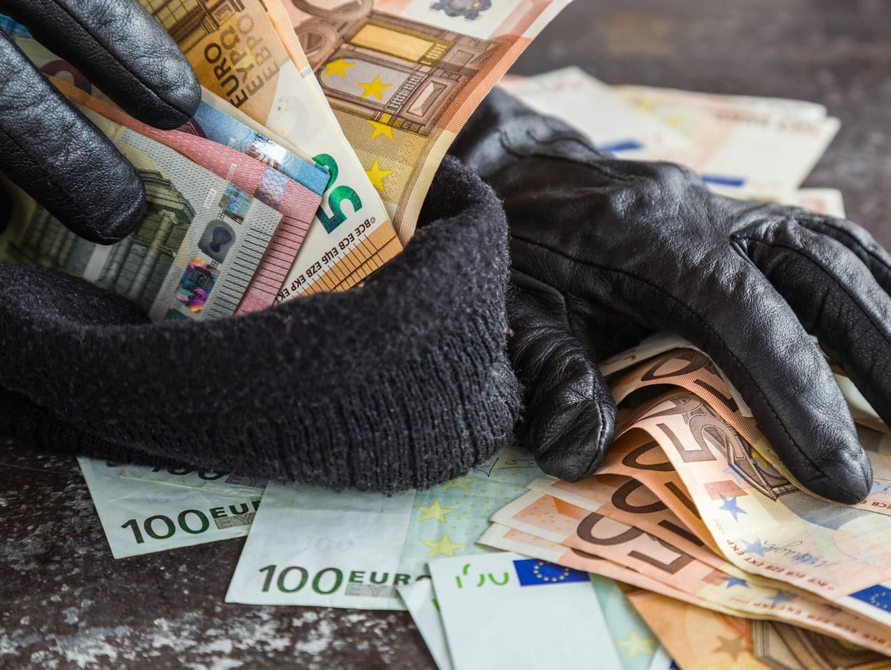 Polícia vyšetruje krádež 200-tisíc eur v Poprade