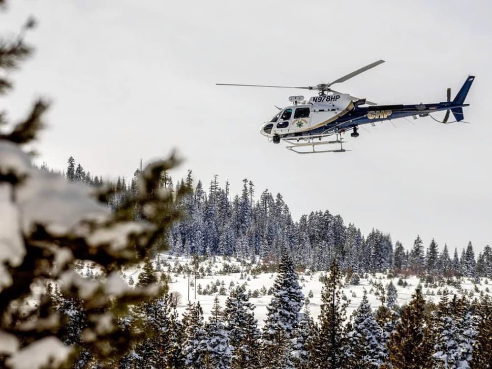Záchranári našli telo posledného lyžiara po tragickej lavíne v Kalifornii