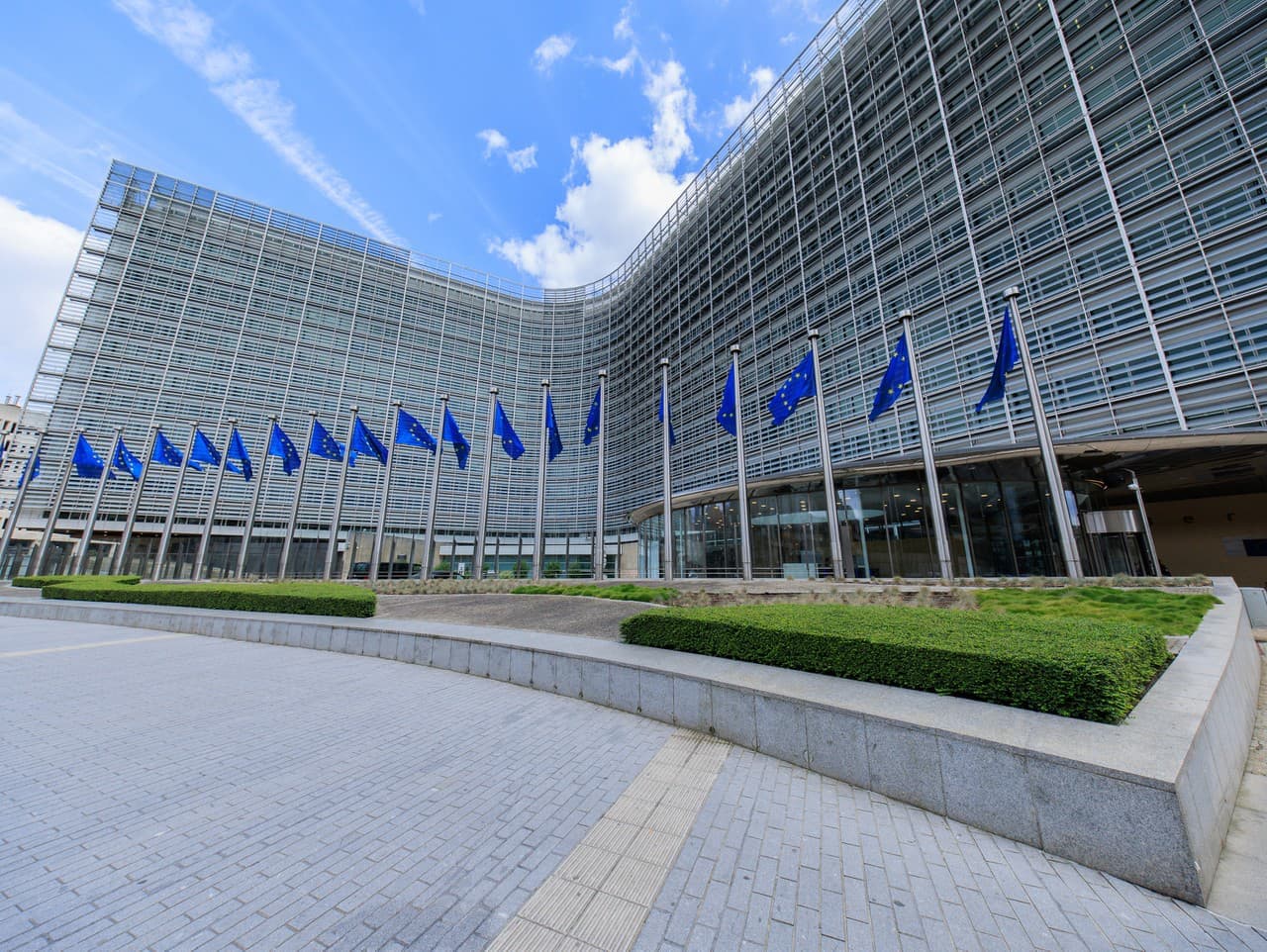 Európska komisia potvrdzuje dostatočné zásoby ropy a plynu v EÚ