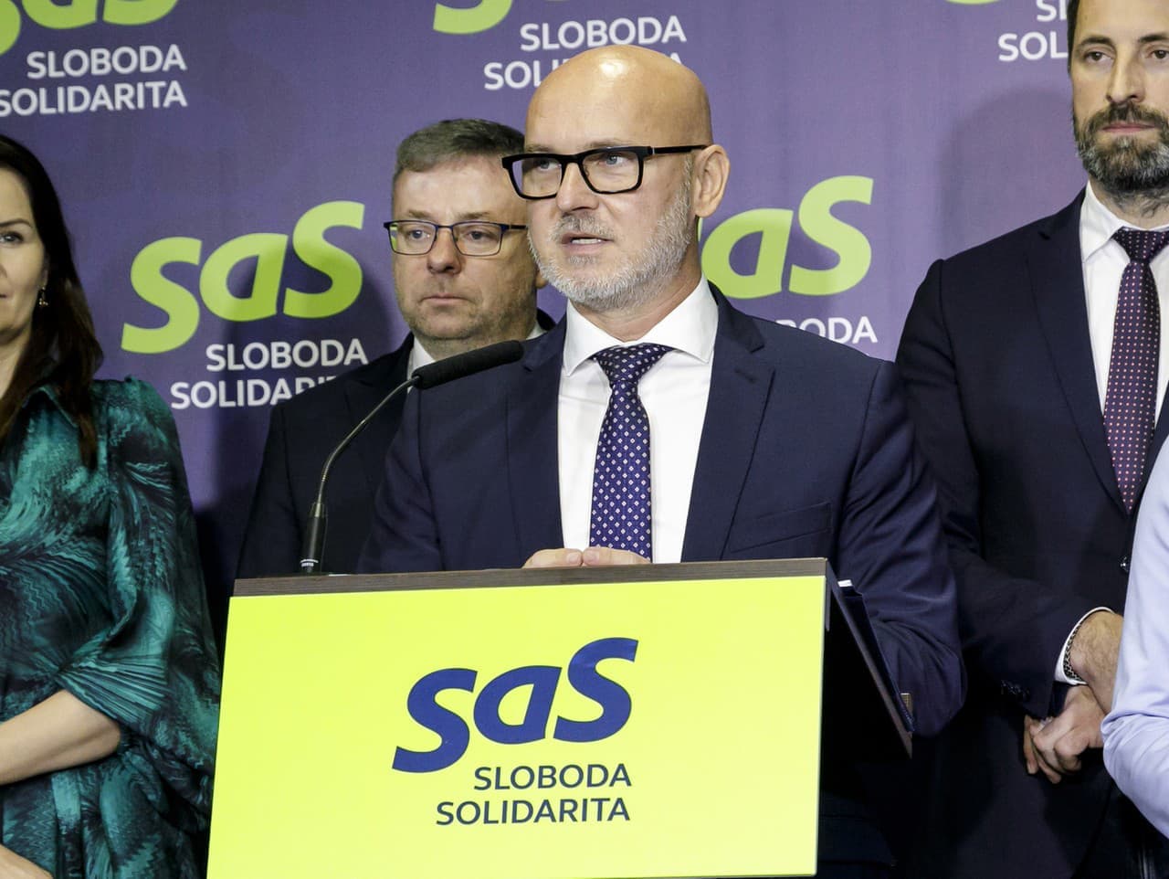 Gröhling kritizuje KDH za podporu ústavnej novely