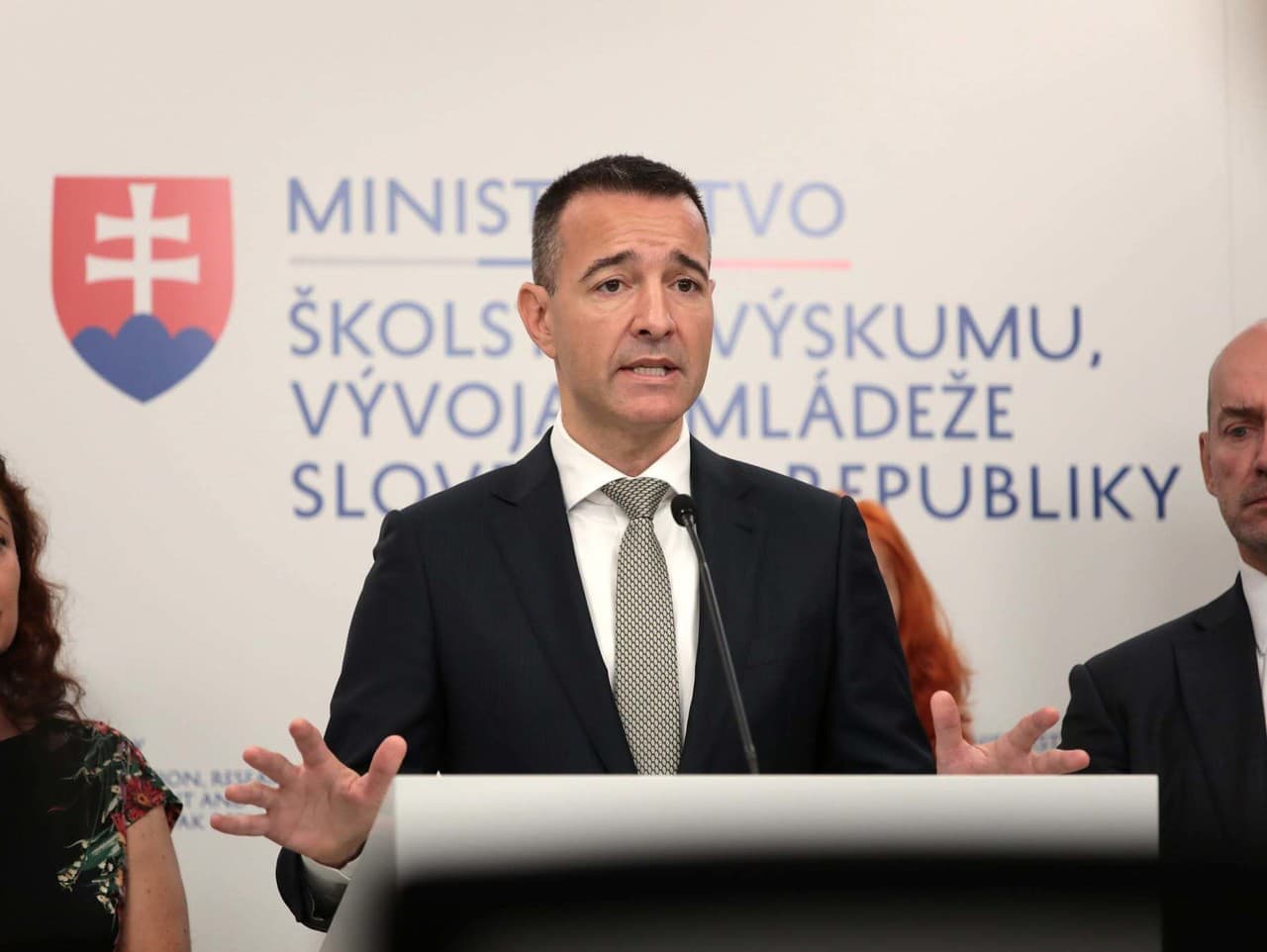 Drucker obhajuje zmeny v školských radách: Žiaci majú mať prístup k informáciám