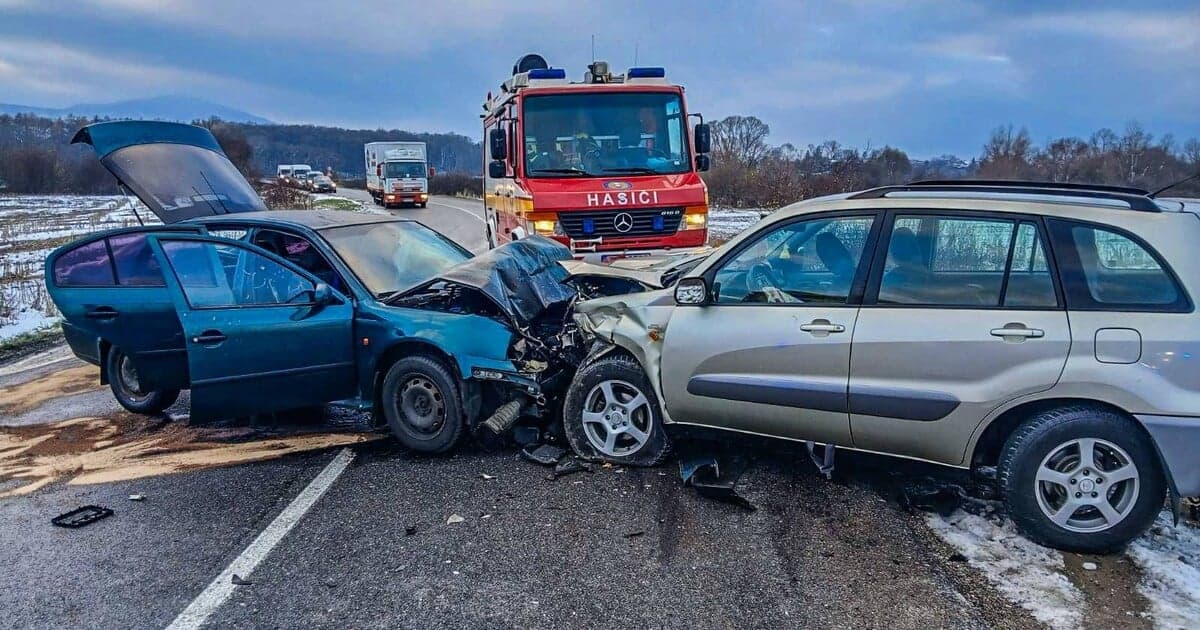 Vážna dopravná nehoda na východe Slovenska: Sedem zranených
