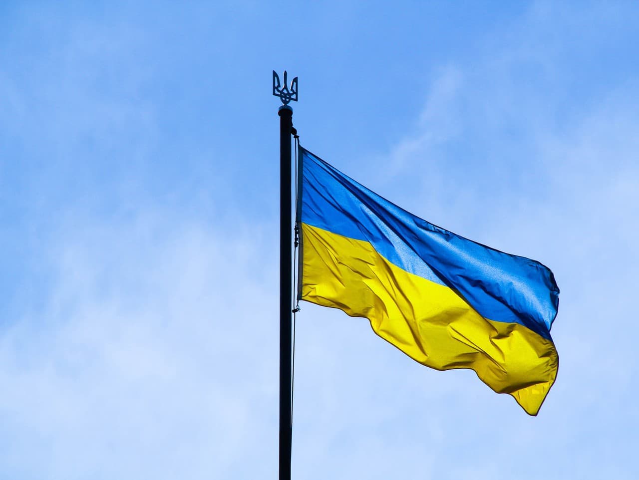 Praha zvesila ukrajinskú vlajku, nahradila ju vlajkou EÚ