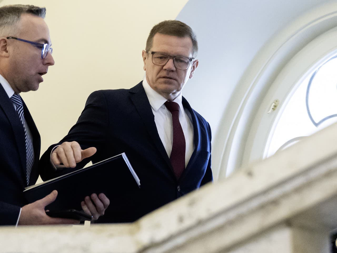 Opozícia podáva trestné oznámenia kvôli dotáciám úradu Kmeca