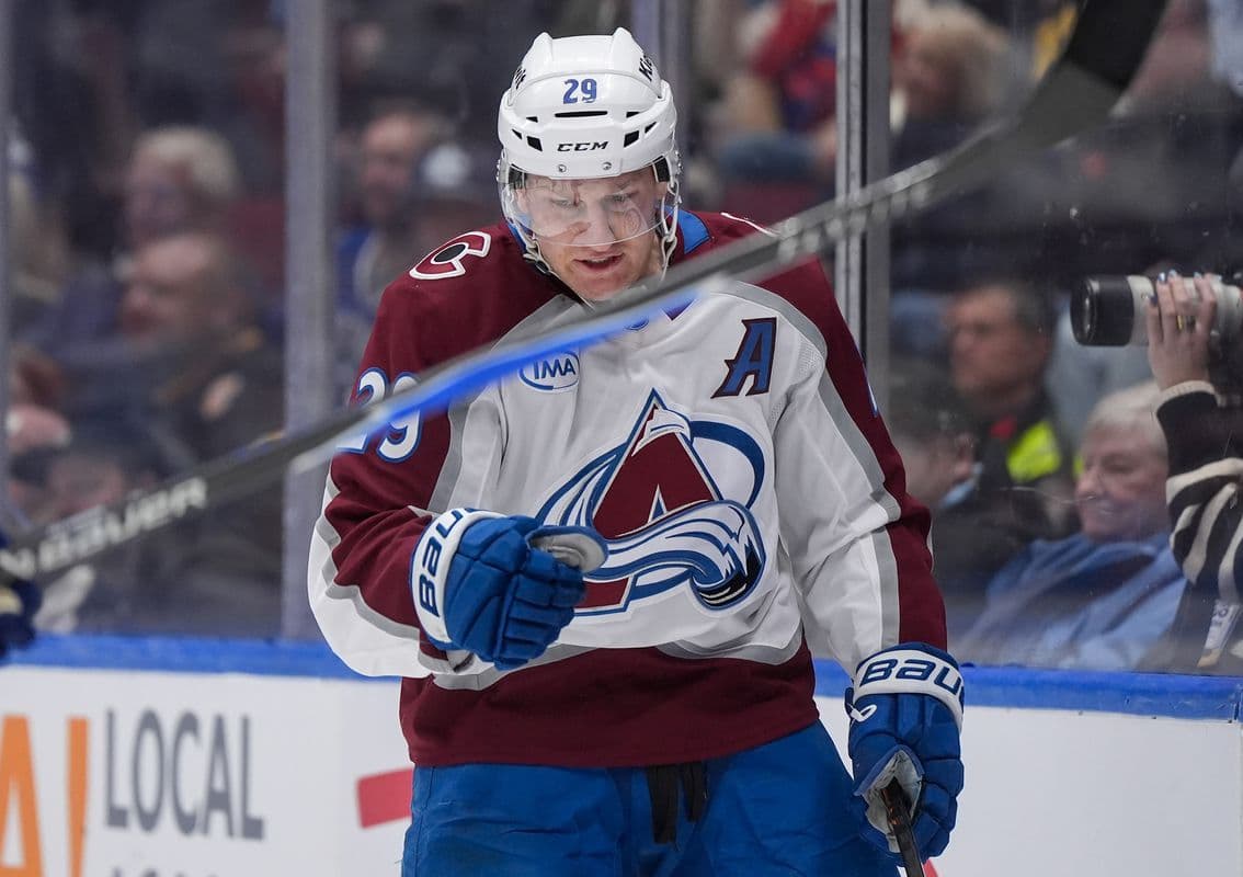 Nathan MacKinnon opäť žiari, Colorado dominuje v NHL