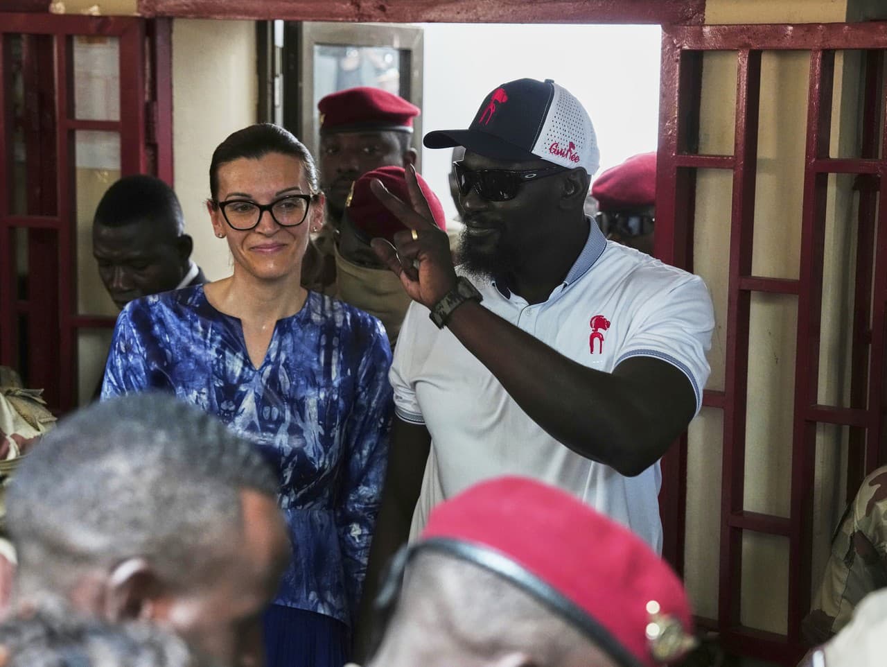 Voľby v Guinei: Doumbouya víťazom s takmer 87% hlasov