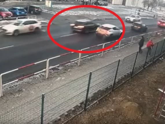 Zbesilá jazda v Nových Zámkoch: Deti zachránil mestský policajt