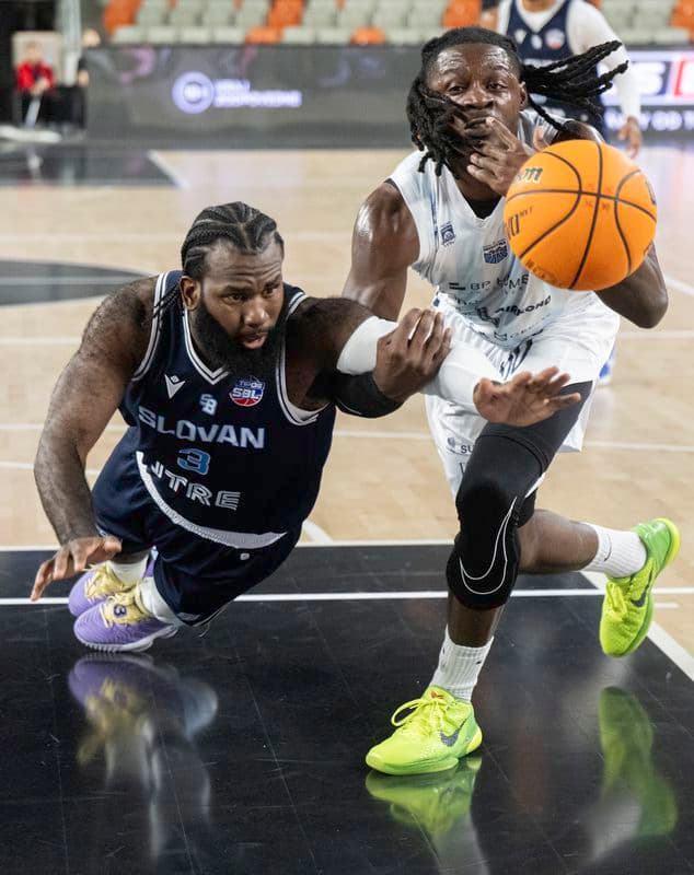 Slovan Bratislava tesne prehral v ENBL, čaká ho derby s Levičany