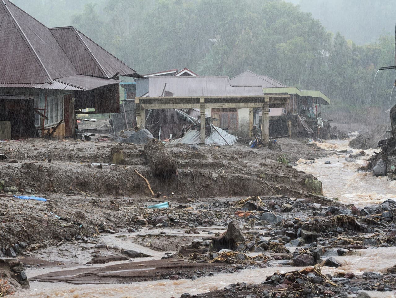 Katastrofa v Ázii: Silné dažde si vyžiadali desiatky obetí