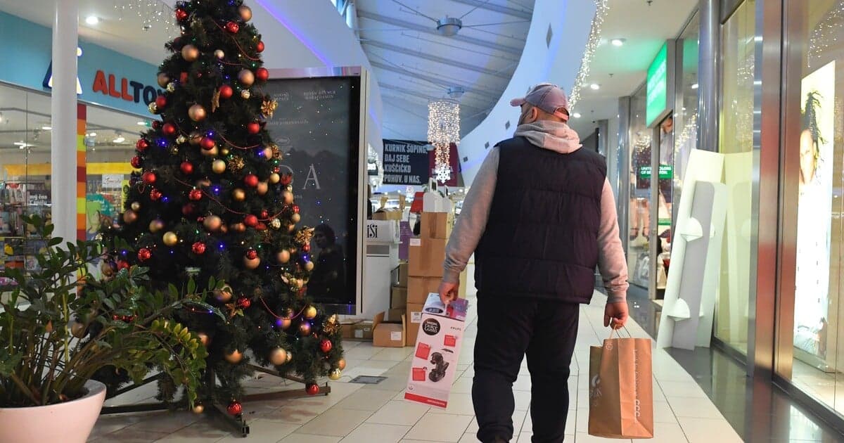 Slováci plánujú na Vianoce minúť 220 eur, čínske e-shopy sú na vzostupe