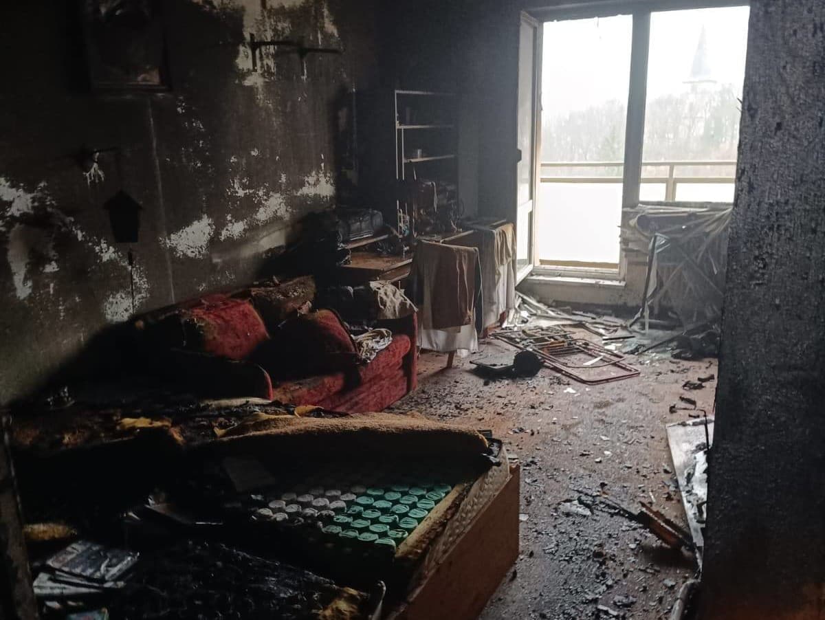 Požiar bytu v Banskej Bystrici: Zranená osoba a škody 150.000 eur