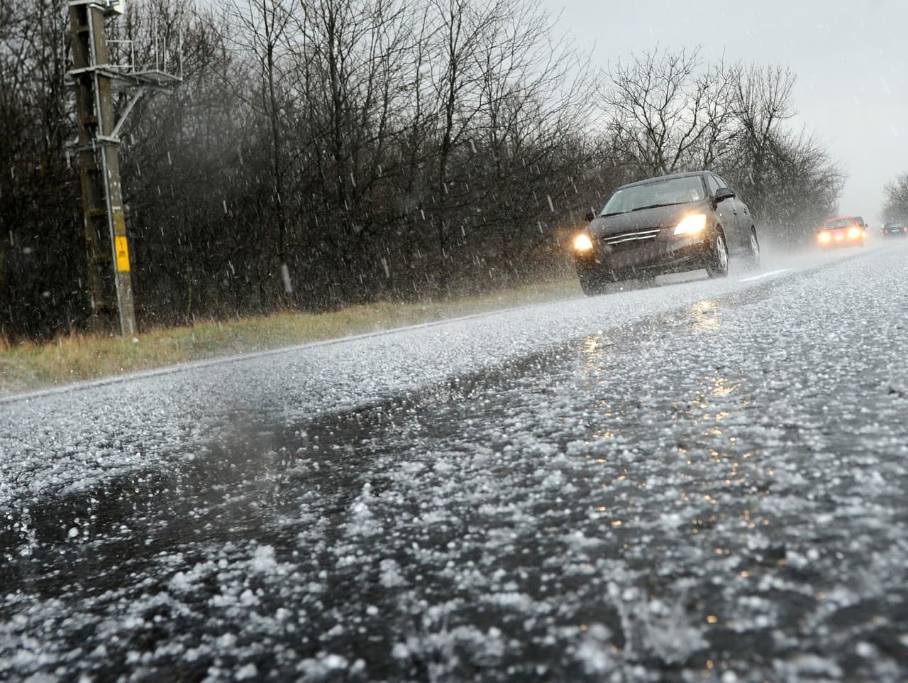 Meteorológovia varujú pred poľadovicou a snežením na Slovensku