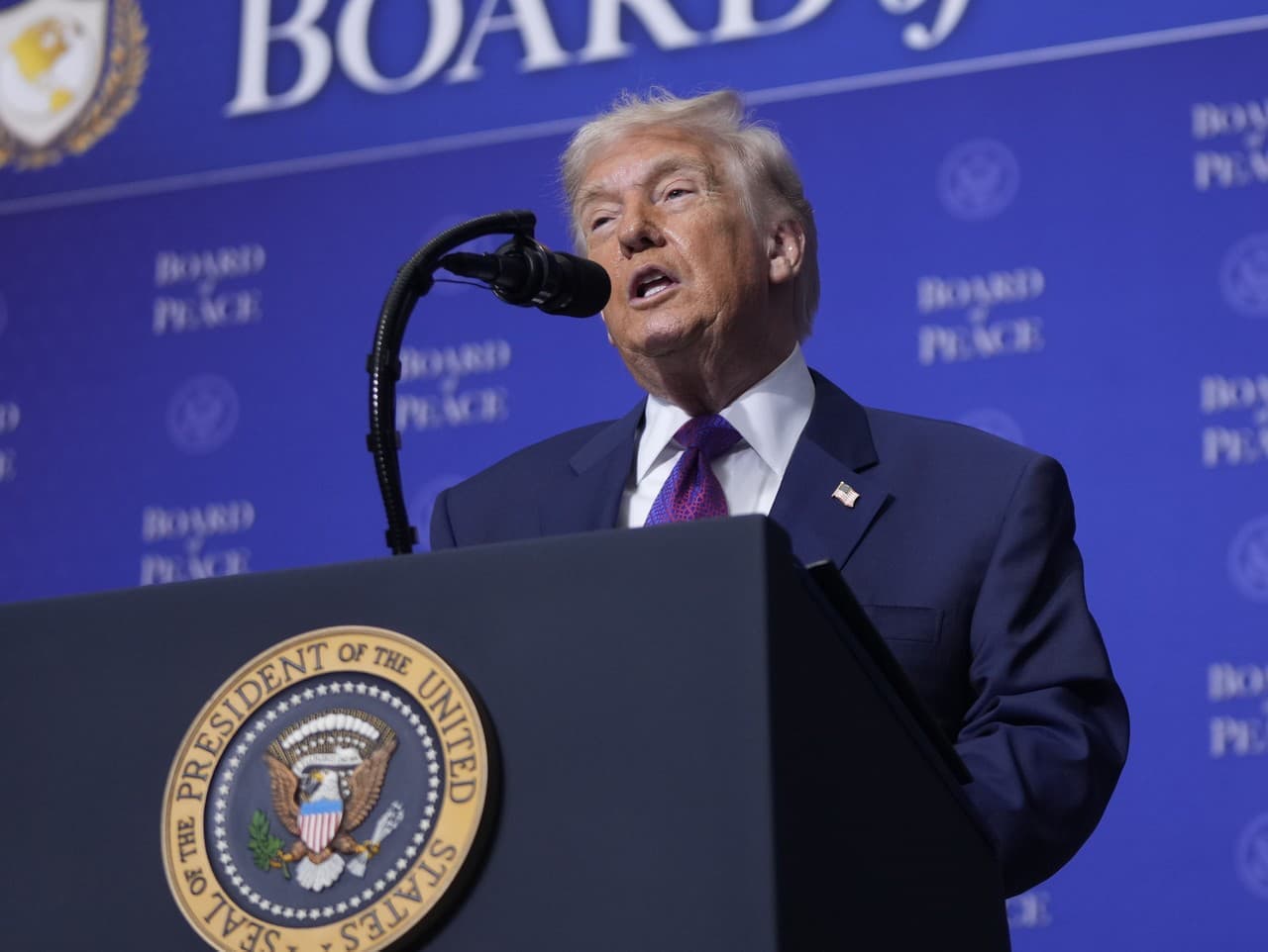 Trump varuje: Dohoda s Iránom musí byť uzavretá do 15 dní